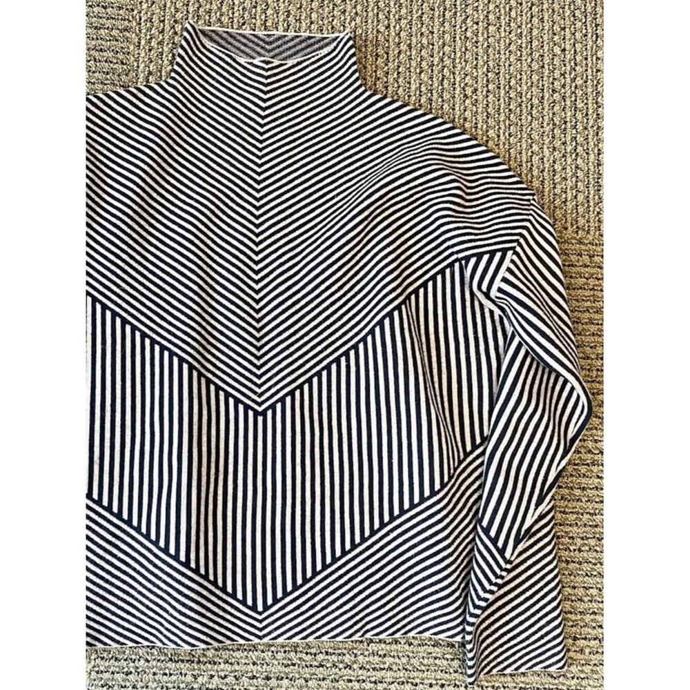 Tahari Mock-Neck Monochromatic Grey Striped Sweater – Size XL